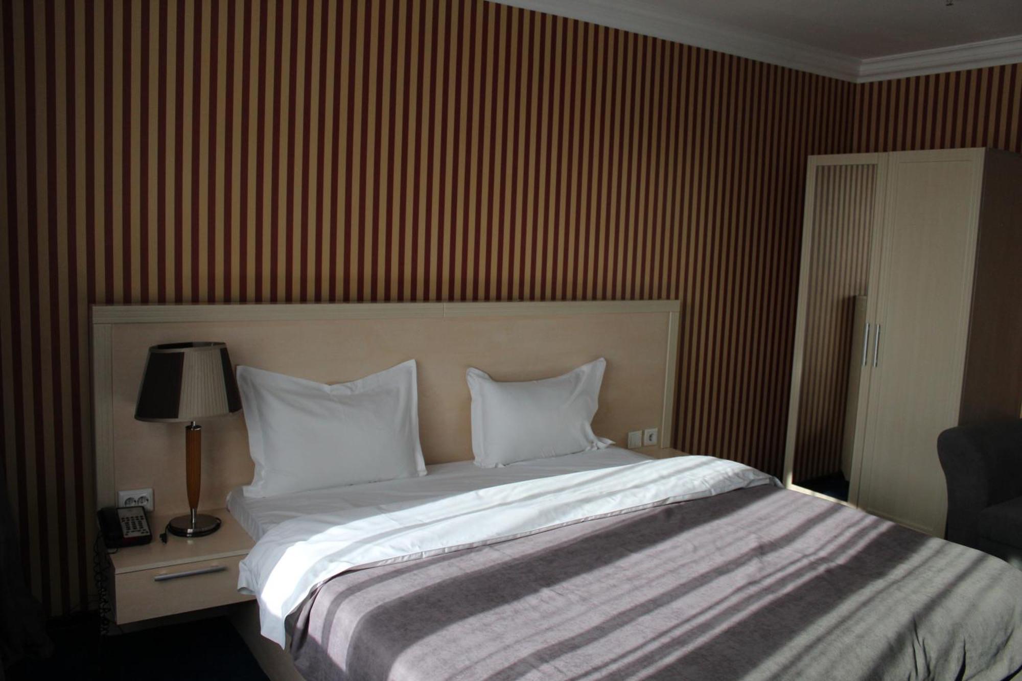 King Hotel Astana Exterior foto