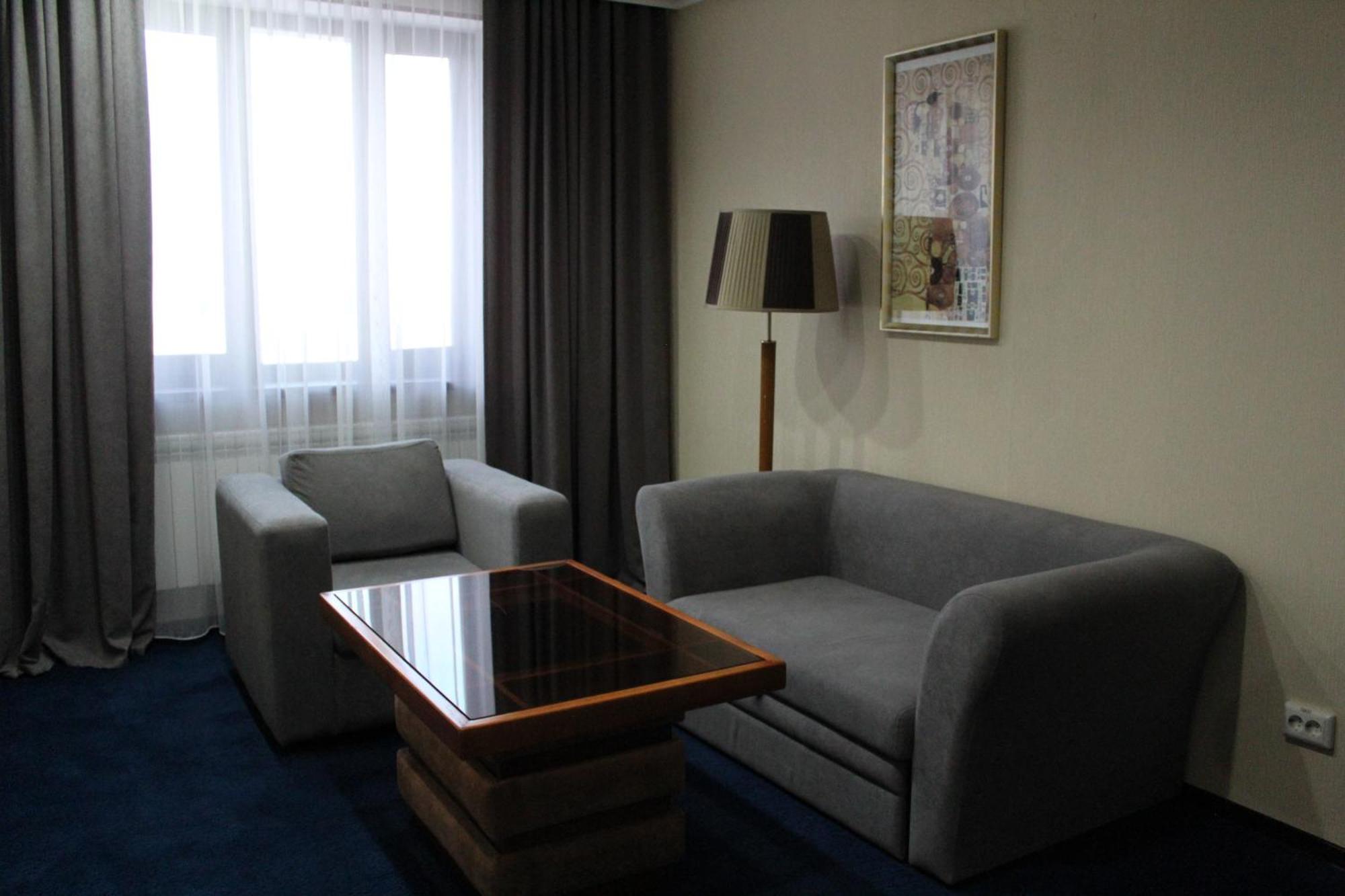King Hotel Astana Exterior foto